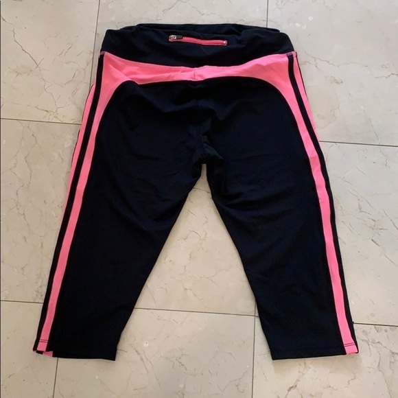 verscos Pants - New one pc Capri leggings size small